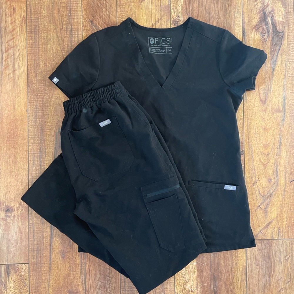 scrubs set